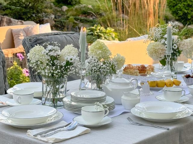 elegancka zastawa stołowa porcelanowa z platyną