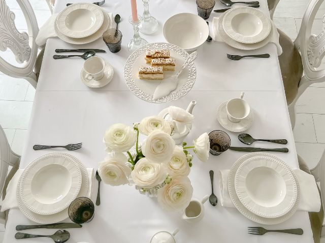 zastawa stołowa w stylu modern classic