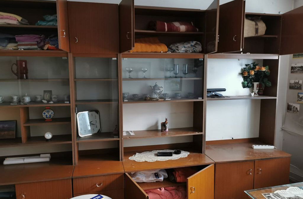 Utylizacja starych mebli – dlaczego nie warto robić tego na własną rękę?