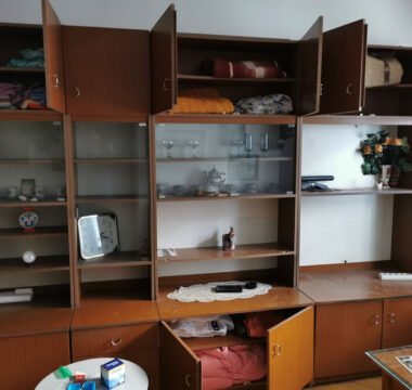 Utylizacja starych mebli – dlaczego nie warto robić tego na własną rękę?