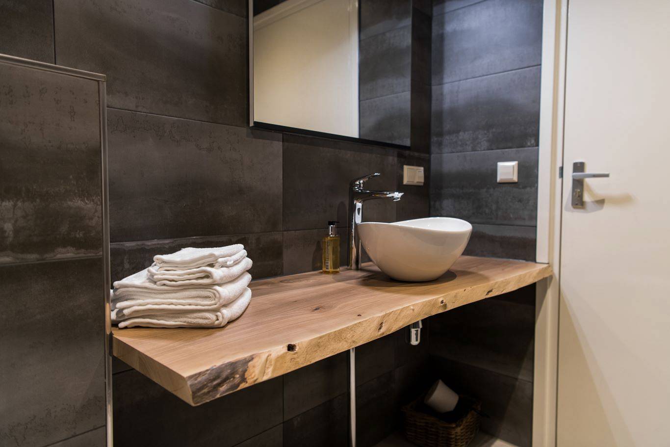 blat-drewniany-w-lazience.jpg