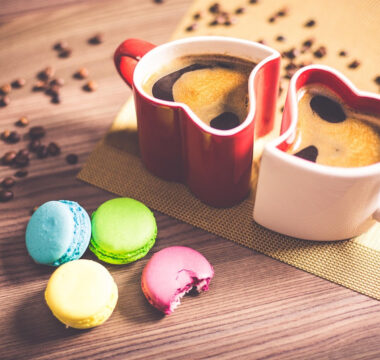 Jak wybrać idealne kubki i filiżanki do domu? Praktyczny przewodnik dla miłośników pięknych wnętrz